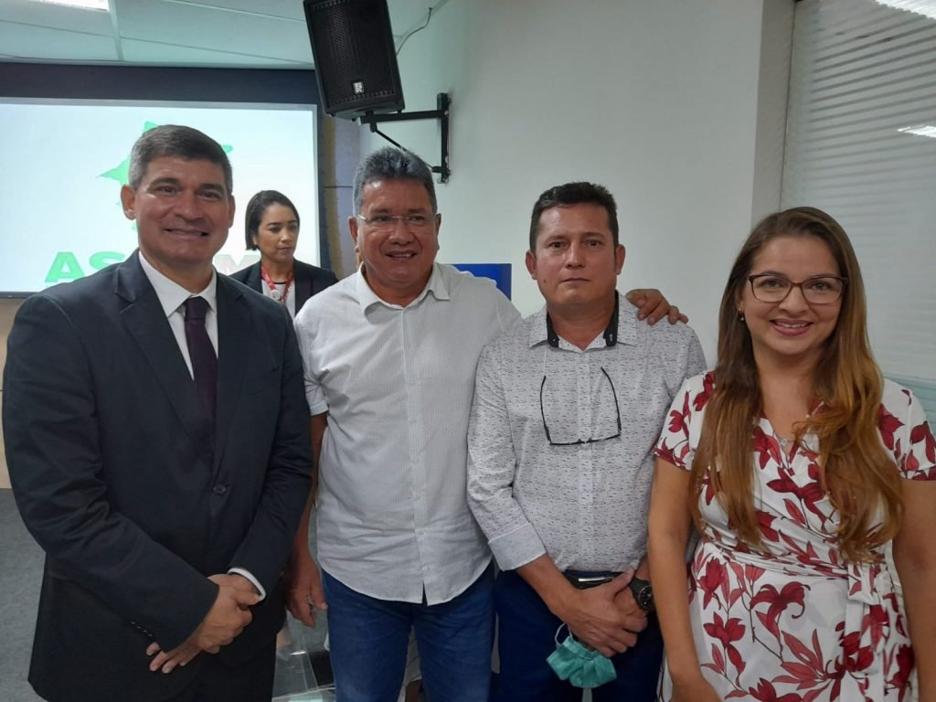 O novo presidente e o diretor da Comissão Técnica da ASCEM, respectivamente Ricardo Ataide e Sebastião Anchieta (à esquerda) na foto com Samuel Silva e Keila Cardoso, do SINFA-MA.